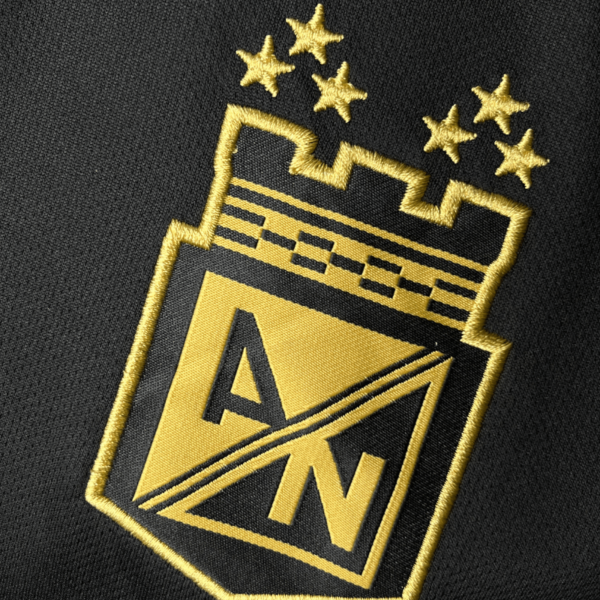 Nacional pilsen negra - Image 3
